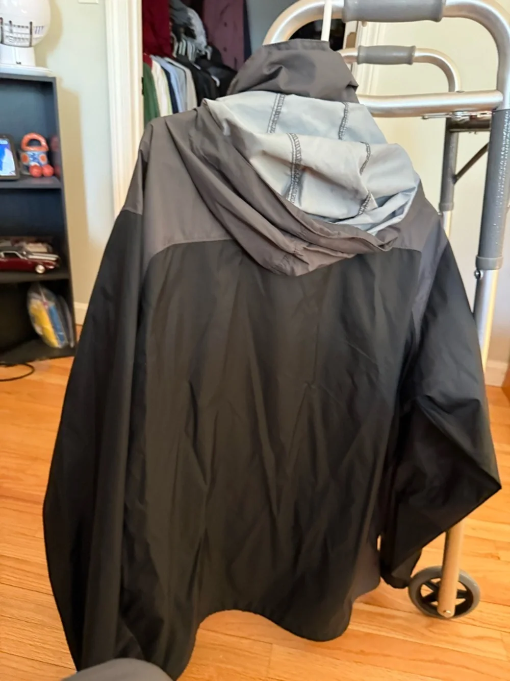 Columbia Black/Gray Hooded windbreaker Mens Large. Excellent used condition - Picture 4 of 6